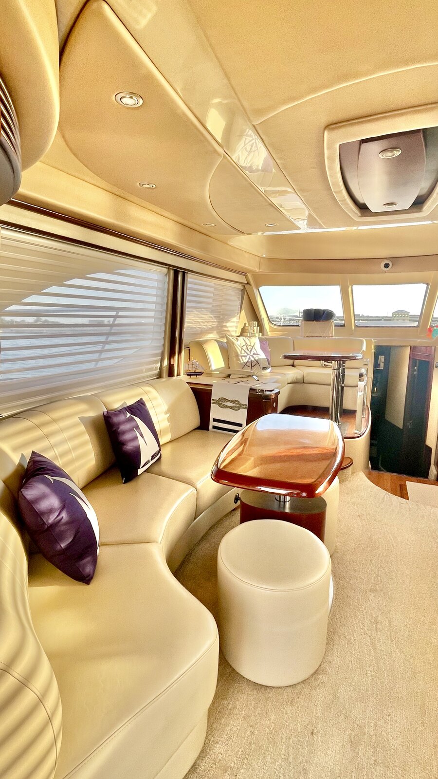 Salon seating area of Lady Skarlet with natural light